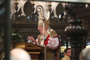 arcybiskup w trakcie kazania