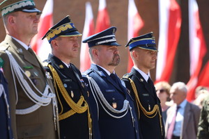 delegacja służb mundurowych z komendantem morajko na placu studzińskiego