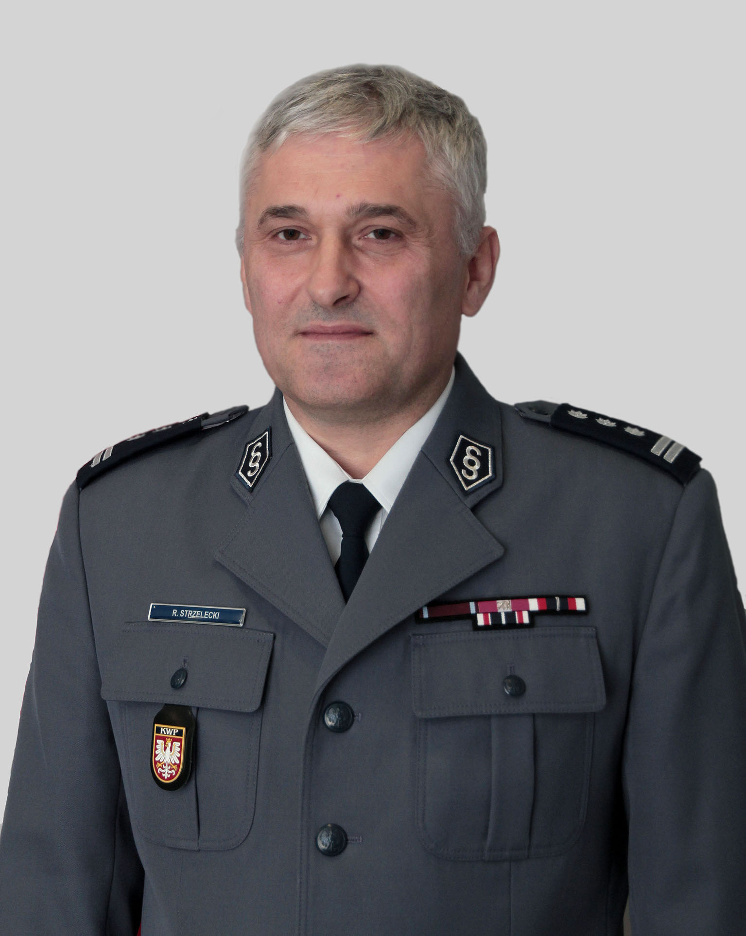 Zdjęcie mężczyzny w średnim wieku mundurze galowym. Inspektor Robert Strzelecki