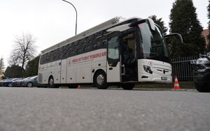 Krwiobus na parkingu