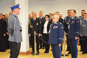 dowódca uroczystości składa meldunek Zastępcy KWP w Krakowie