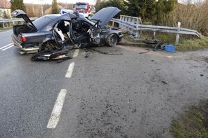 1.1 Zniszczone BMW widok z prawej strony