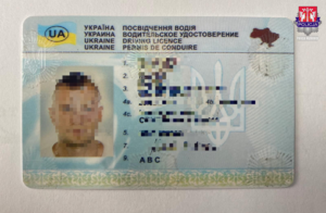 podrobione ukraińskie prawo jazdy, które okazał policjantom 38-letni polak