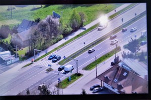 widok zakopianki i przejścia dla pieszych w Krzyszkowicach z drona