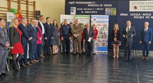 przedstwiciele instrucji na Targach Pracy