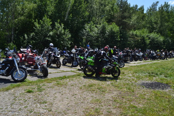Zaparkowane motocykle podczas Motospotkania na Pasterniku