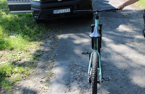 Przeciszów wypadek hulajnoga  rower w tle radiowóz