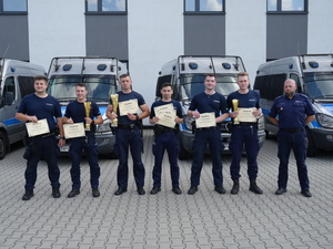 pamiątkowe zdjęcie finalistów