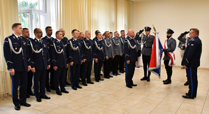 Komendanci zdający i przejmujący obowiązki, sztnadar Komendy Powiatowej Policji w Bochni oraz kadra kierownicza