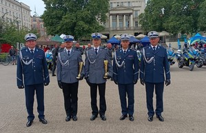 zdjęcie grupowe policjantów ruchu drogowego