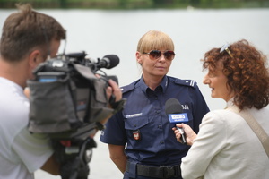 Zastępca naczelnika prewencji podczas wywiadu telewizyjnego