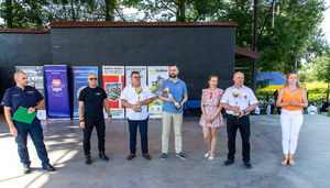 Organizatorzy pikniku w trakcie wręczania pucharów