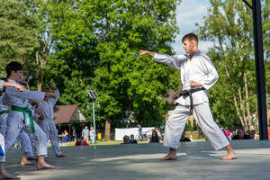 Pokaz zawodników karate