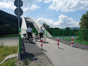 Patrol rowerowy na ścieżce rowerowej