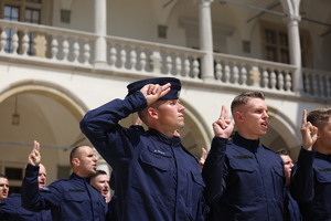 ślubujący policjanci