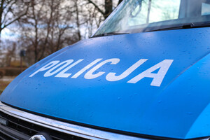 napis policja na radiowozie