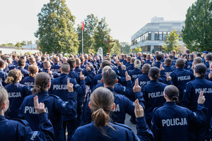 wszyscy ślubujący policjanci