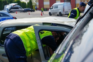 pokaz działań ratowniczych, współdziałanie straży pożarnej i policji