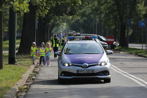 radiowóz na ul. 3 maja przed pochodem