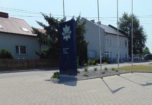 Ulica Słowackiego w Zatorze przed budynkiem KP Zator