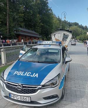 Radiowóz  oznakowany na Krynickim deptaku - Forum Krynica