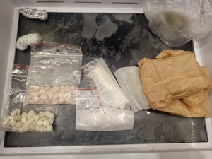 Zabezpieczone narkotyki znajdujące się w woreczkach strunowych 2