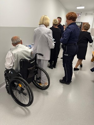 policjanci spotykają się z seniorami