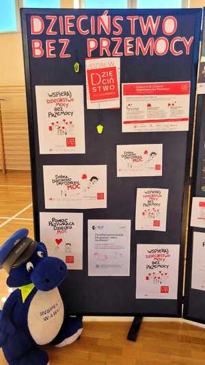 plakaty kampanii dzieciństwo bez przemocy