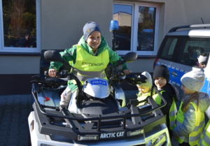 Przedszkolak na policyjnym quadzie