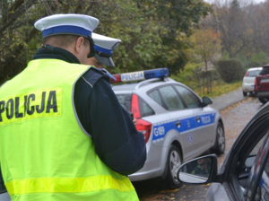 policjanci ruchu drogowego podczas czynności