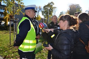 1. Zastępca Naczelnika WRD odpowiada na pytania dziennikarzy