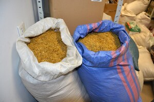 krajanka tytoniu w workach