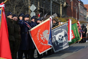 poczet sztandarowy z rozłożonym sztandarem