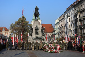 widok ogólny na plac matejki i grób nieznanego żołnierza