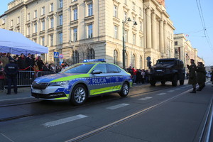 policyjny radiowóz grupy speed w trackie parady