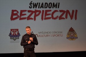 Komendant Powiatowy Policji w Myślenicach podczas wystąpienia