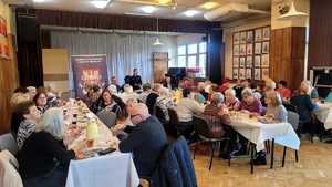 seniorzy podczas prelekcji