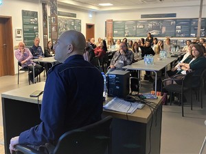 Naczelnik Wydziału Prewencji podczas wystąpienia