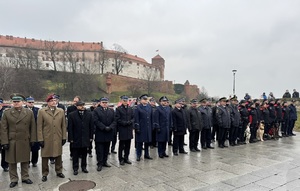 1 przedstawiciele służb zgromadzonych na Placu Wielkiej Armii Napoleona