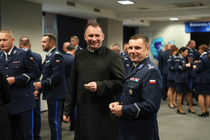 kapelan Michalczewski wraz z dowódcą OPP