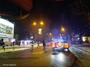 policjanci w czasie służby