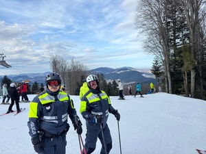policyjny patrol narciarski na stoku1