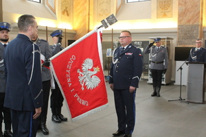 Ceremonia pożegnania i przywitania ze sztandarem Komendy Powiatowej Policji w Dąbrowie Tarnowskiej