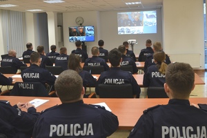 policjanci uczestniczą w kursie podoficerskim