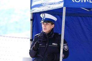 Zdjecie policjantki ruchu drogowego