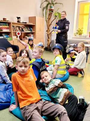 policjantka na prelekcji