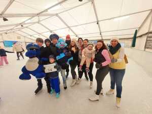 maskotki na lodowisku