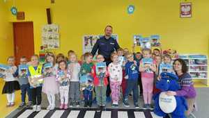 1. policjant wśród przedszkolaków