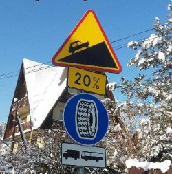 zimowe znaki drogowe