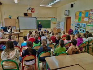 policjantka podczas prelekcji (2)